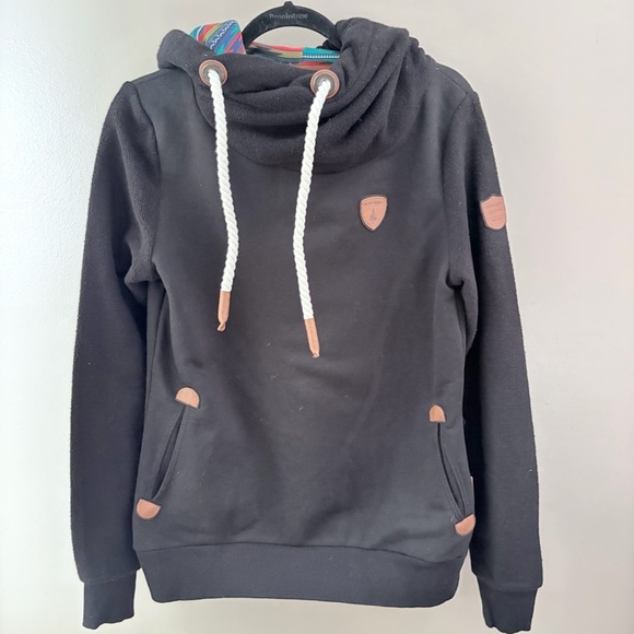 Wanakome Black Hoodie with Patterned Interior - Picture 3 of 8